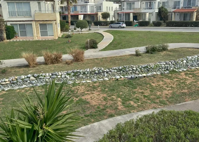 Esentepe Turtle Bay Village 2 Bedroom Penthouse شقة *